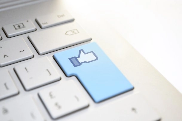 Image of Facebook like key on keyboard
